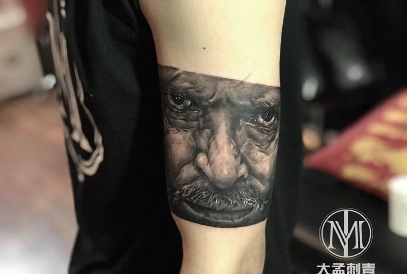 金刚狼纹身图片_手臂欧美写实纹身图案