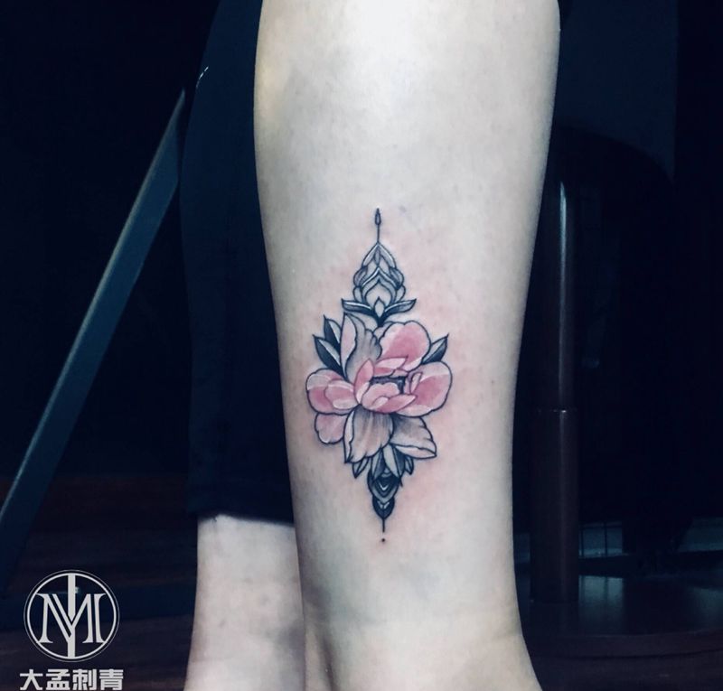 韩式素花纹身图片_腿部几何纹身图案