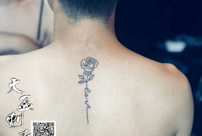 情侣小清新纹身图片_背部纹身图案