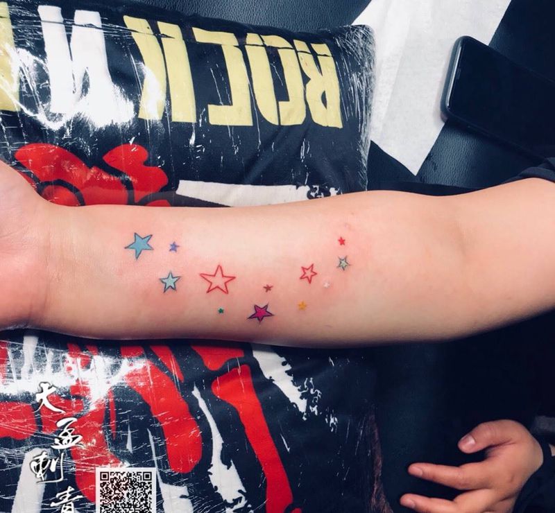 彩色星星纹身图片_成品原创纹身图案