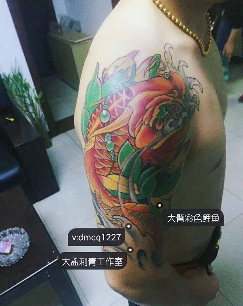 彩色锦鲤纹身图片_成品手臂传统原创纹身图案