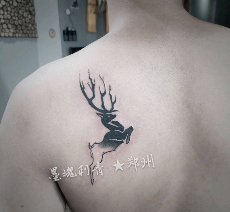 鹿纹身图片_新传统纹身图案