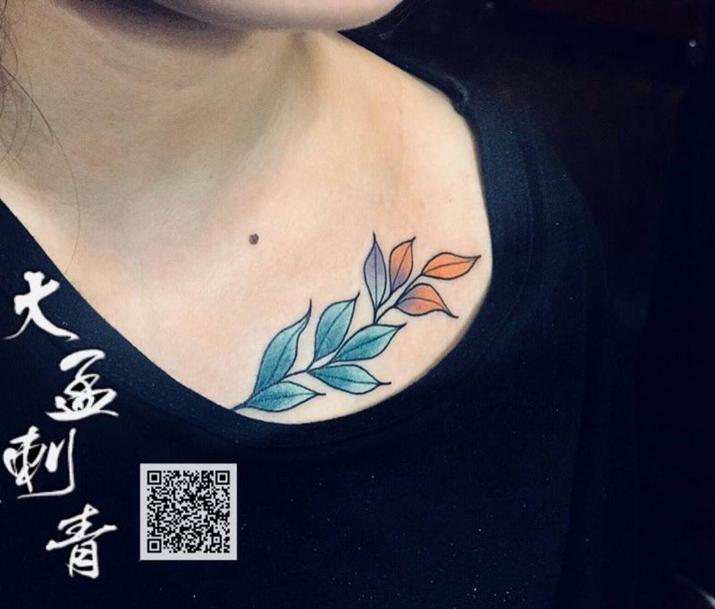 小清新纹身图片_胸部纹身图案