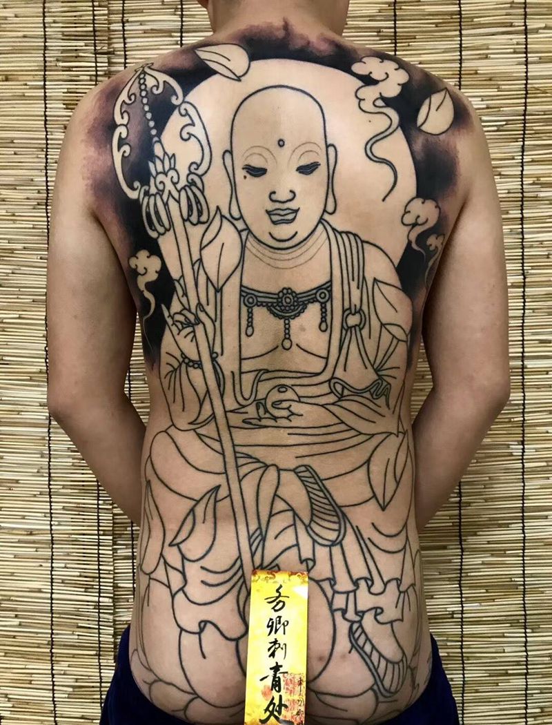 满背地藏王菩萨纹身图片