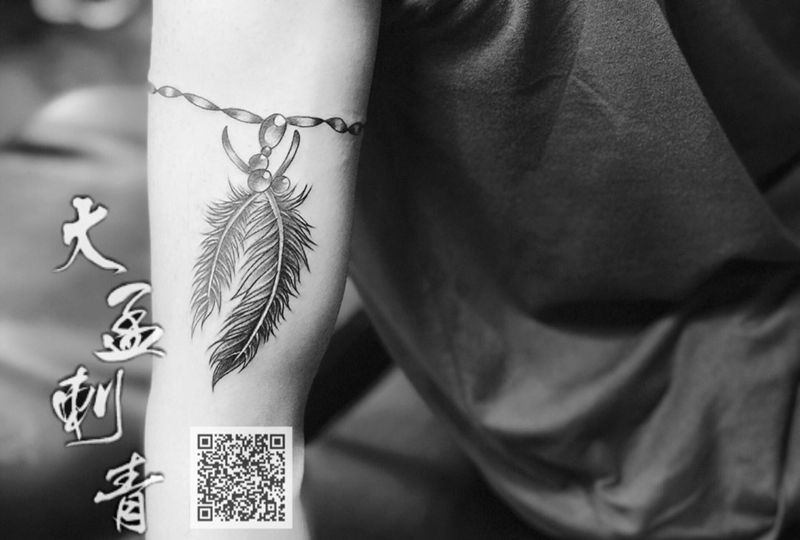 羽毛纹身图片_手臂纹身图案