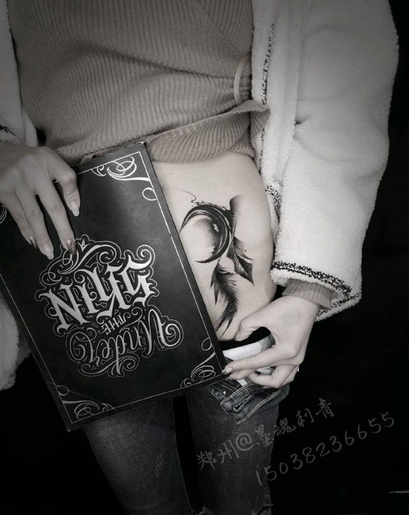 疤痕遮盖！纹身图片_腹部水墨纹身图案