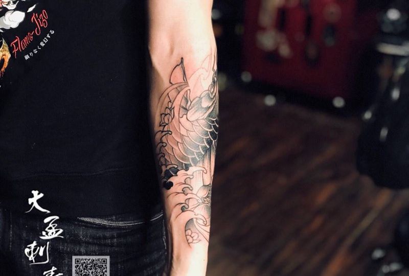 小臂鲤鱼纹身图片_成品原创纹身图案