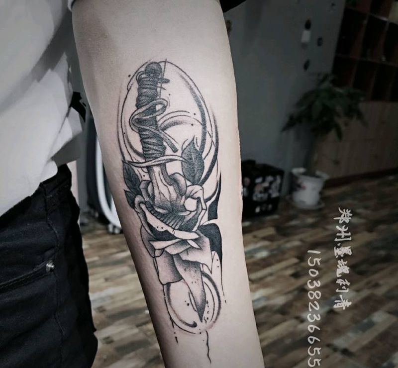刀...玫瑰纹身图片_新传统纹身图案