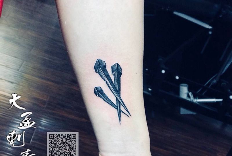 铆钉纹身图片_手臂纹身图案
