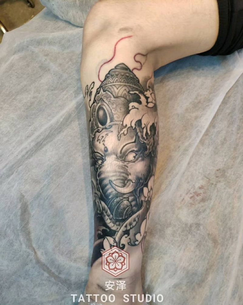 象神纹身图片_腿部新传统象神纹身图案