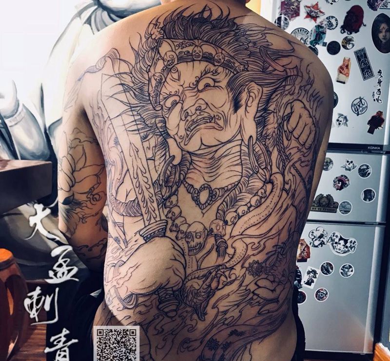 满背黑天纹身图片_背部新传统纹身图案