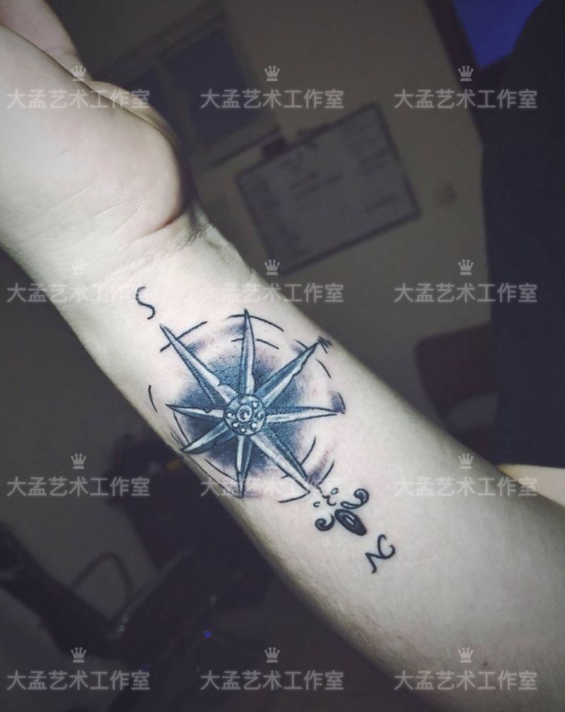 指南针纹身图片