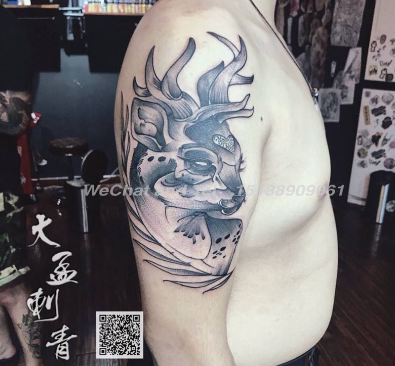 大臂鹿头纹身图片_成品原创手臂纹身图案