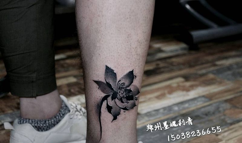 水墨莲花纹身图片
