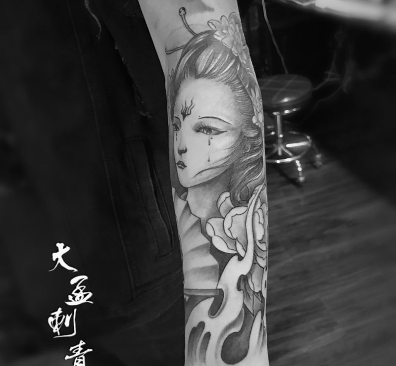 小臂艺妓纹身图片_成品原创传统手臂纹身图案