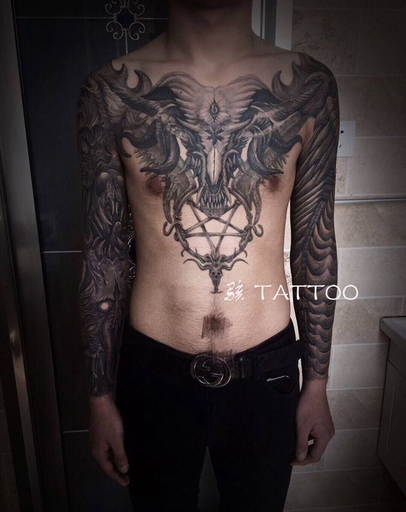 《万恶之源》纹身图片_胸部手臂欧美写实原罪纹身图案