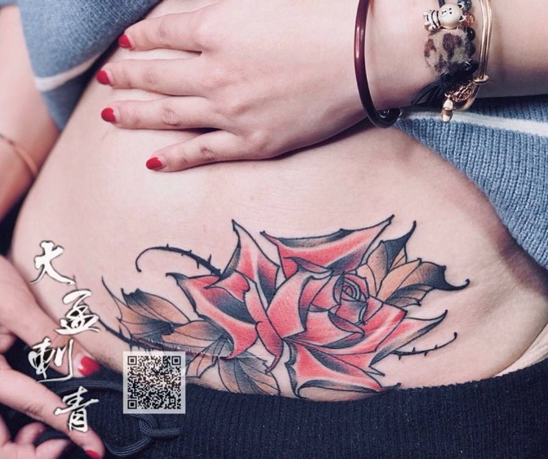 遮盖刨腹产疤痕纹身图片_腹部纹身图案