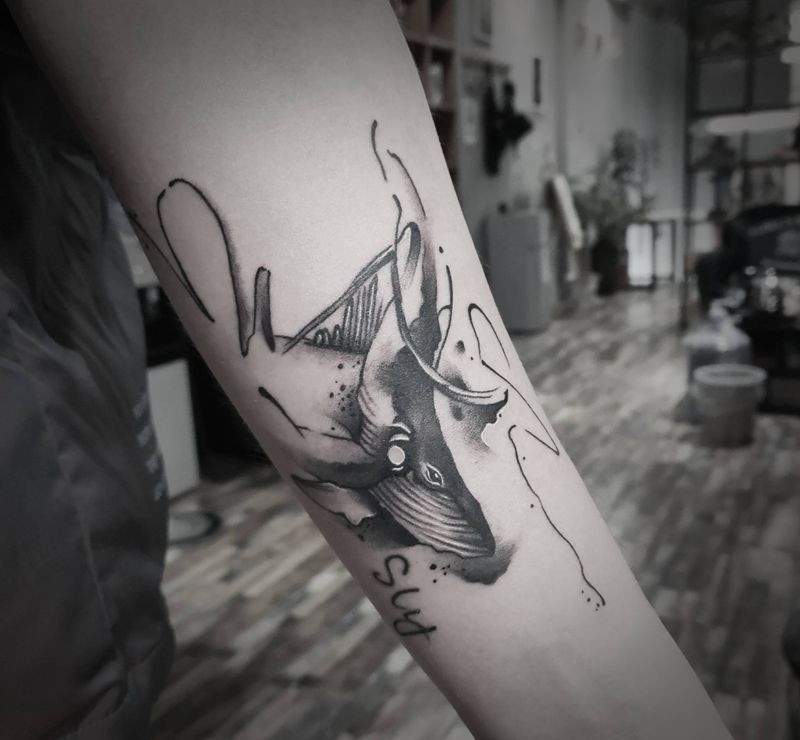 鲲纹身图片_手臂水墨纹身图案