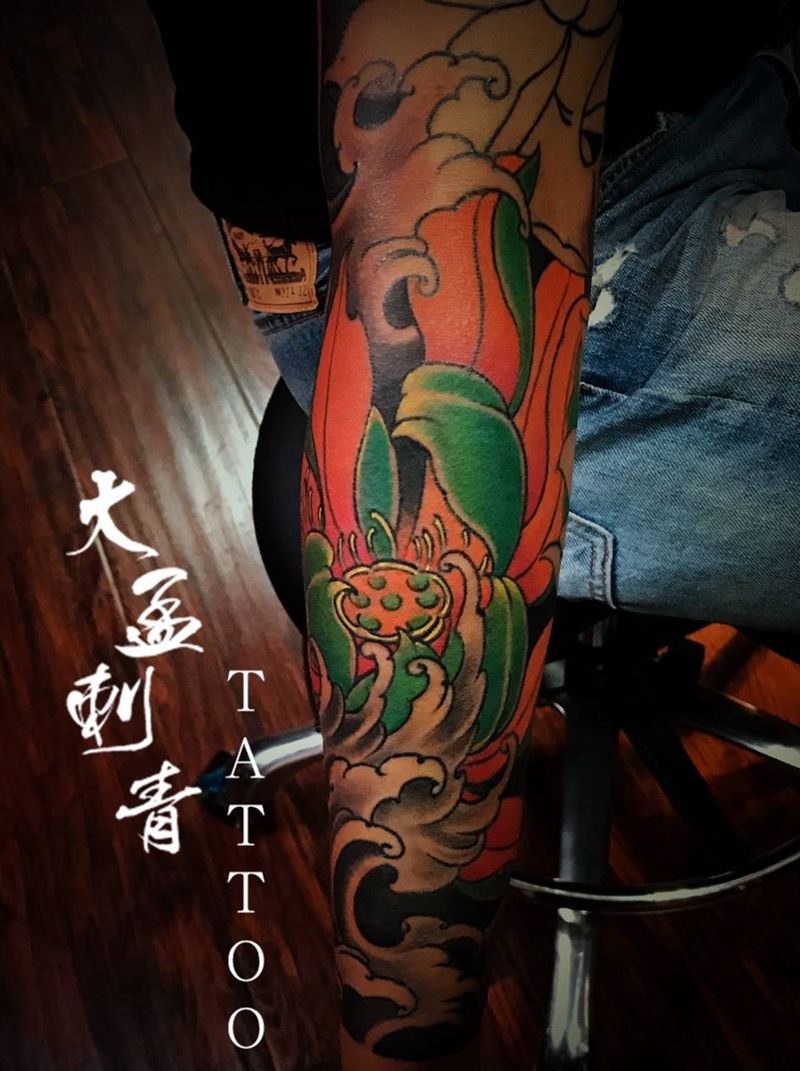 荷花水浪包小臂纹身图片_成品原创传统手臂纹身图案