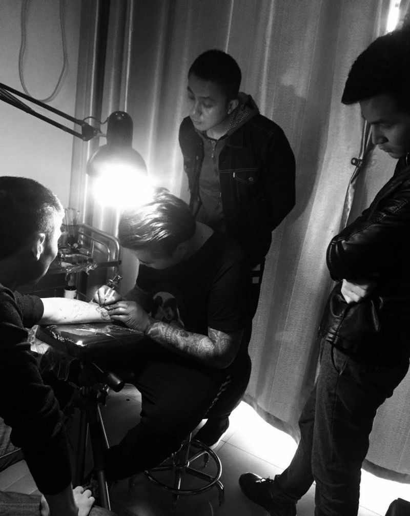 师弟们在围观学习，纹身图片