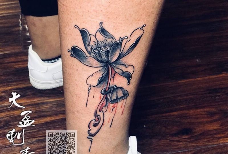 荷花纹身图片_腿部纹身图案