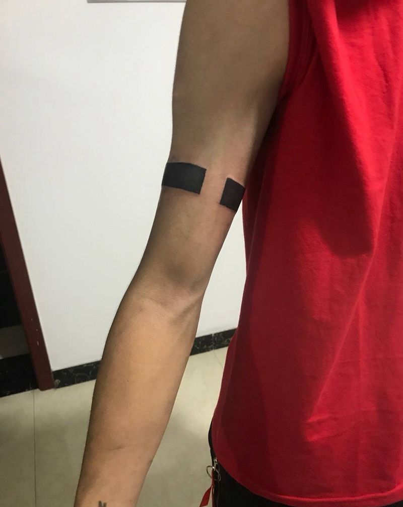 臂环纹身图片