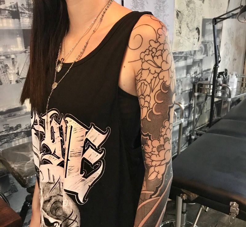 牡丹菊花臂纹身图片_成品传统原创纹身图案