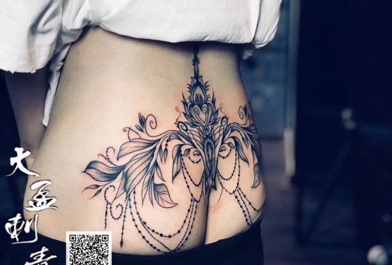 腰花纹身图片_腰部臀部纹身图案