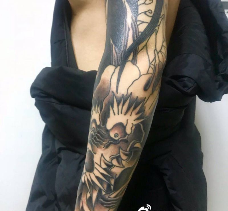 花臂龙头完成纹身图片