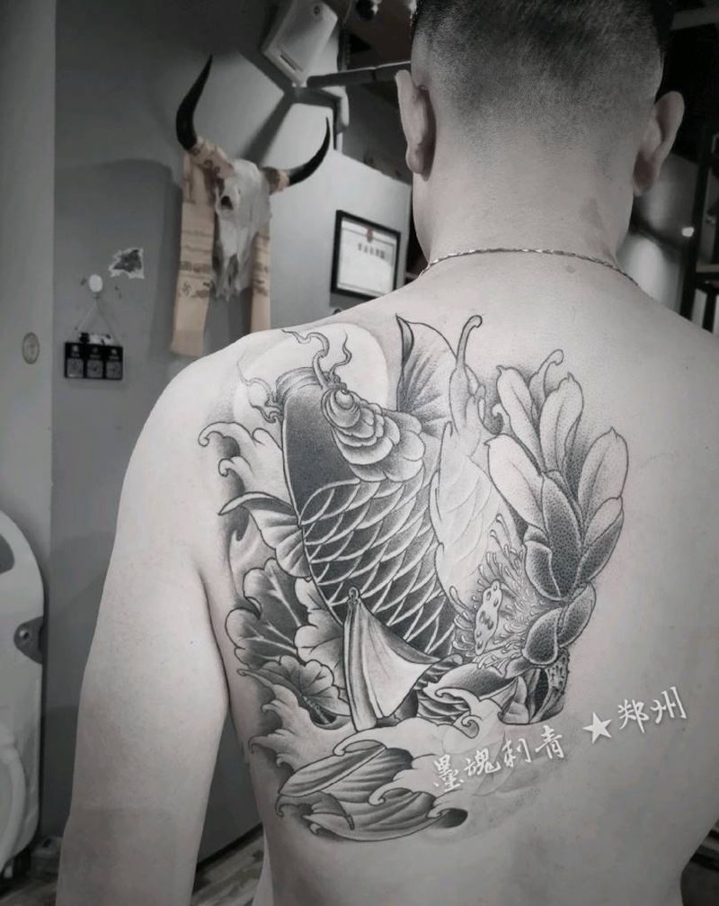 鱼纹身图片_肩部背部新传统纹身图案