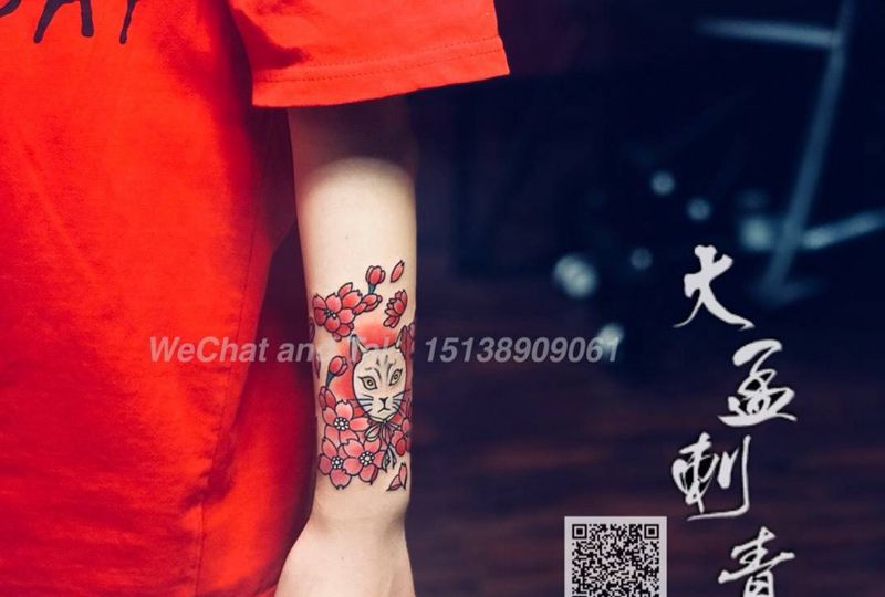 猫咪修改添加樱花纹身图片_成品原创清新手臂纹身图案