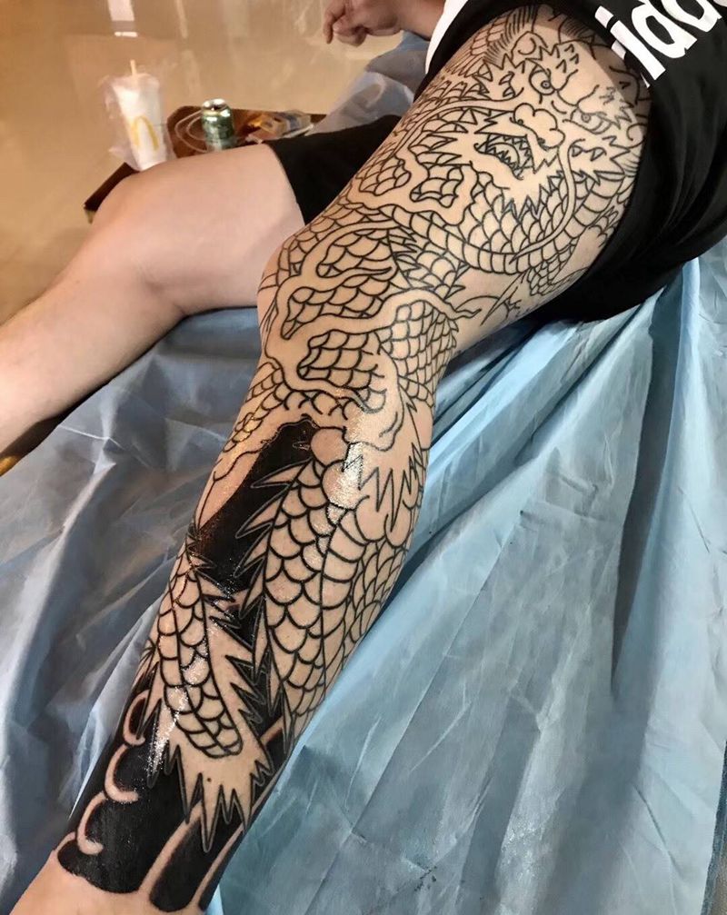 花腿龙， 打雾待续。纹身图片_腿部老传统纹身图案