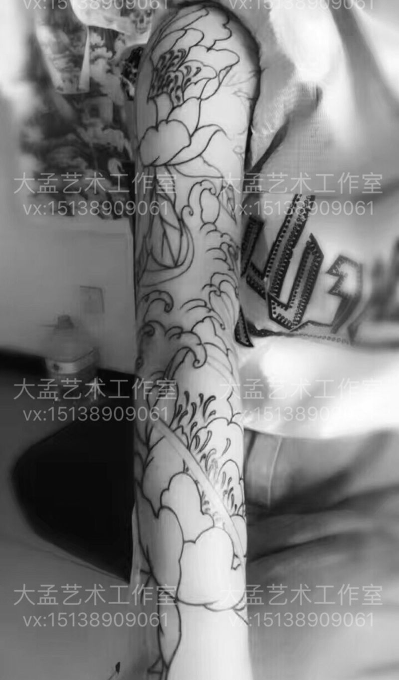 牡丹花臂纹身图片