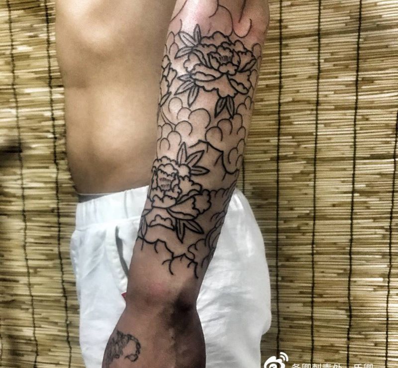 包小臂传统牡丹纹身图片