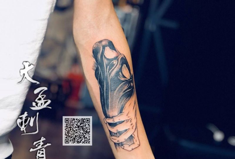 抽象手纹身图片_手臂抽象纹身图案