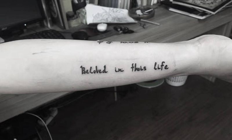 字母小图纹身图片_手部成品纹身图案