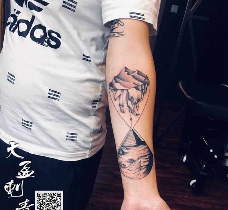 沙漏纹身图片_手臂纹身图案