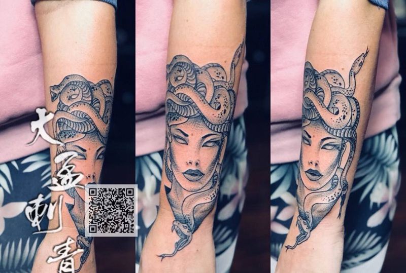 美杜莎纹身图片_手臂纹身图案