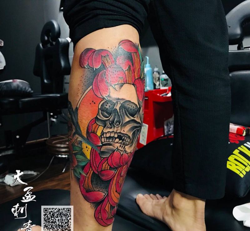 菊花骷髅头纹身图片_成品腿部原创纹身图案