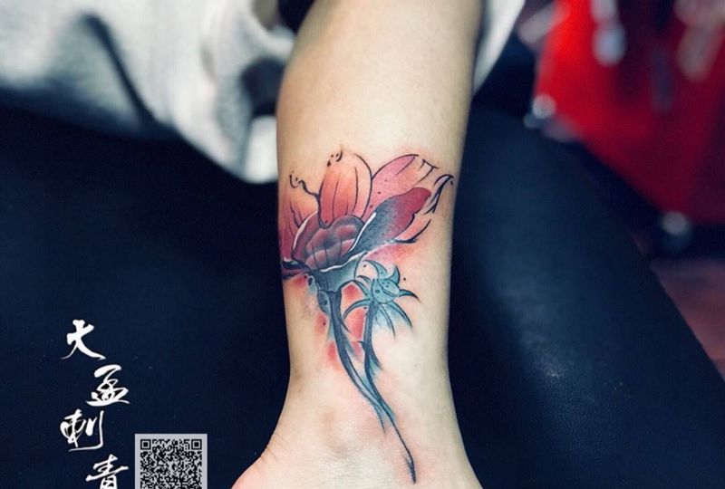 罂粟遮盖四叶草纹身图片_成品原创纹身图案