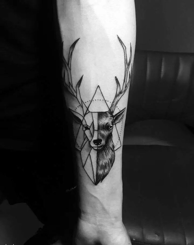 鹿头。纹身图片