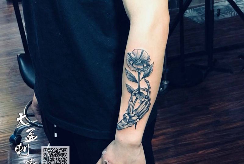 小臂素花纹身图片_成品原创纹身图案