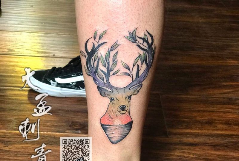 小腿麋鹿纹身图片_腿部纹身图案