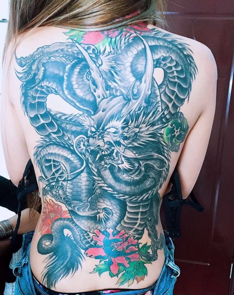 泰国美女的神龙，纹身图片