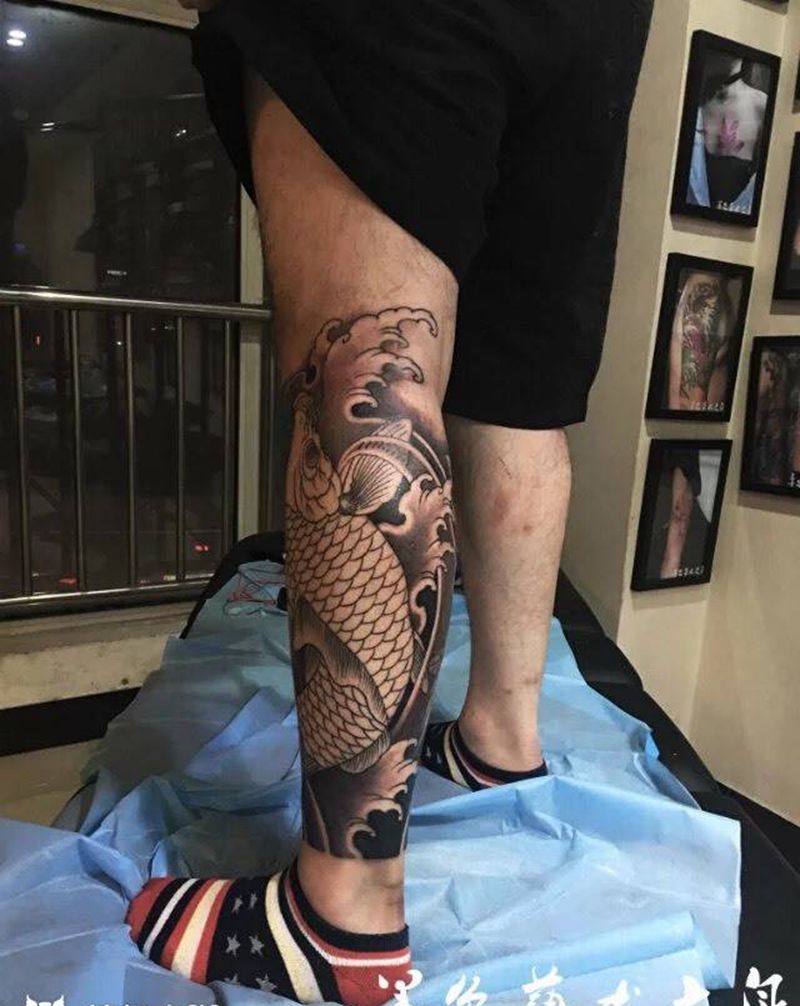 鲤鱼包小腿背景完成纹身图片