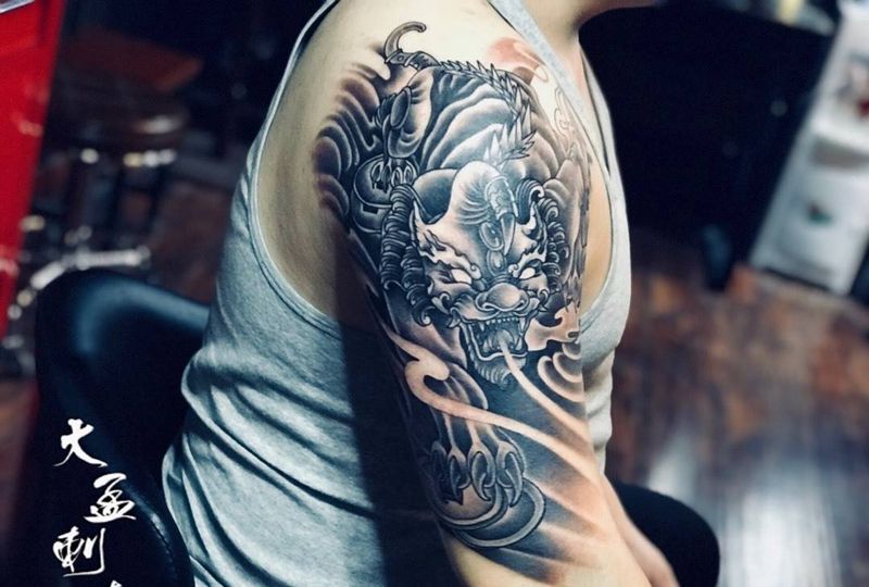 大臂貔貅纹身图片_成品纹身图案