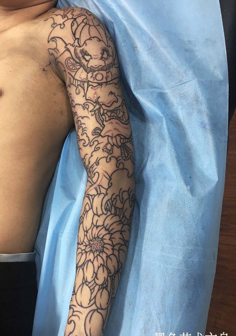 武士菊花花臂纹身图片