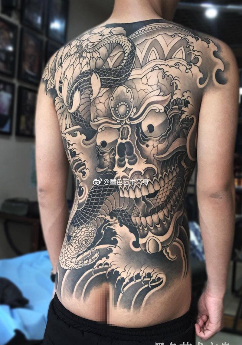 嘎巴拉纹身图片_背部新传统嘎巴拉纹身图案