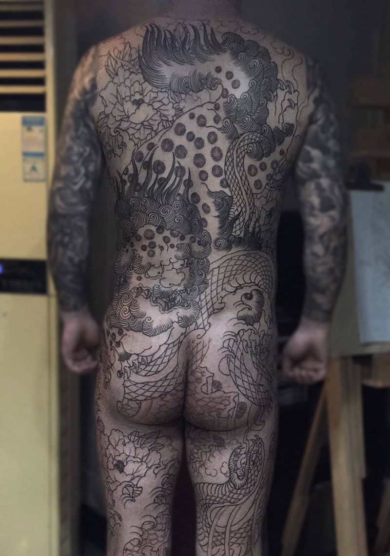 唐狮纹身图片_背部臀部新传统纹身图案