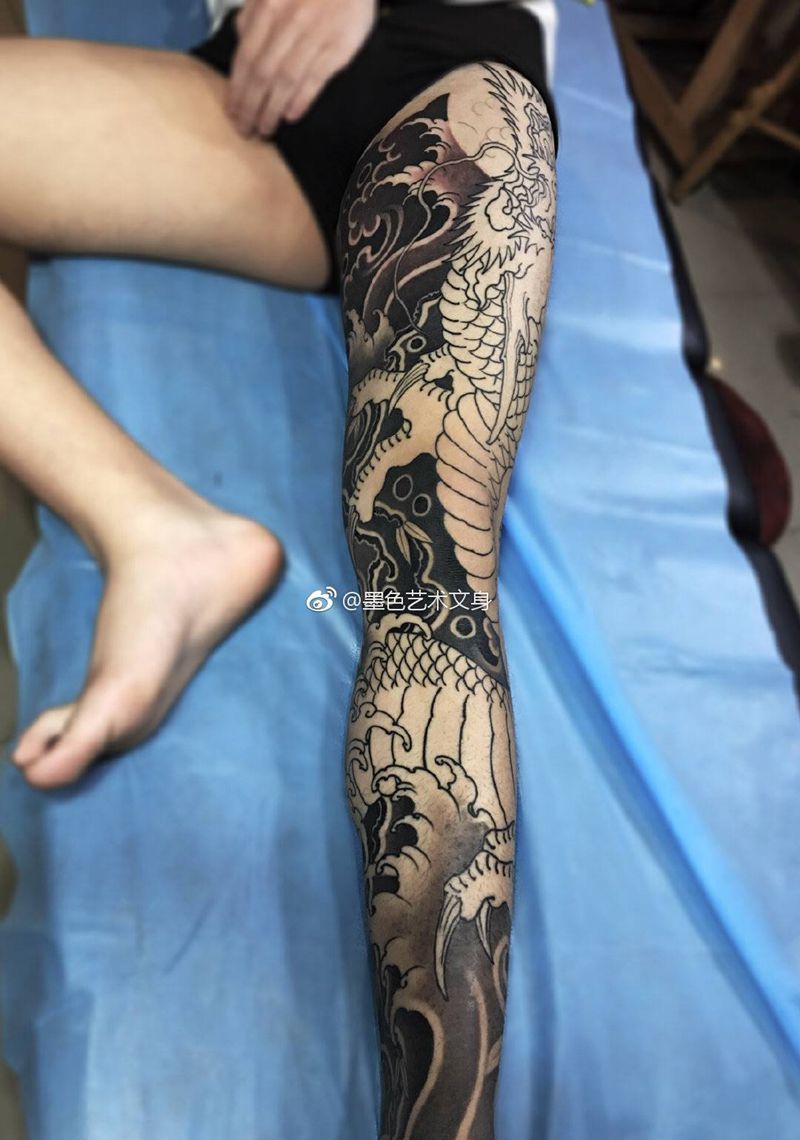 龙纹身图片_腿部新传统纹身图案
